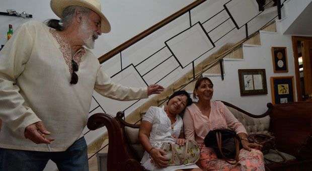 Artistas de la plástica en la presentación: Juan Moreira, Alicia Leal y Flora Fong