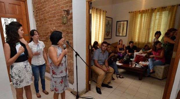 Tahimi Arboleya, Karla Venereo y Beatriz Pérez durante la exposicón