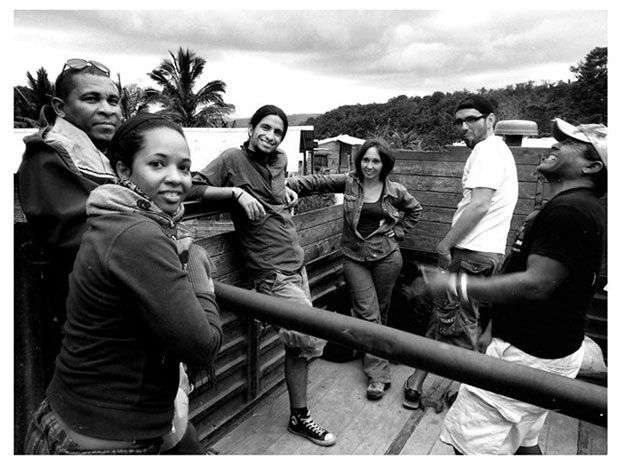 El equipo camino a Yateras, Guantánamo./ Foto: Ismael Sayyad, codirector y coordinador de Para mestizar