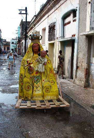 La Virgen de la Cariadad momentos antes de salir de La Habana ¿podrá seguir amino?