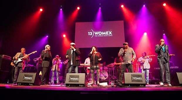 Actuación de los Van Van en Womex 2013, en la ciudad inglesa de Cardiff.