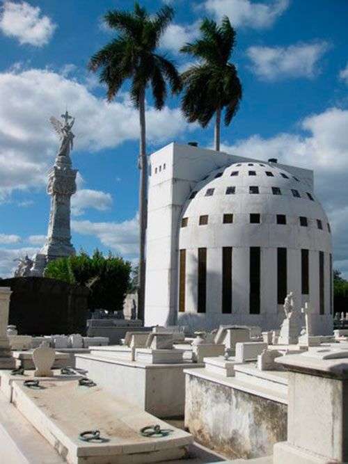 Chapel where the remains of Catalina Lasa and Juan Pedro Baró rest. Colón Cemetery.